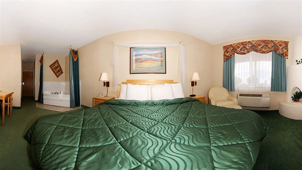 Quality Inn & Suites West Pueblo Ngoại thất bức ảnh